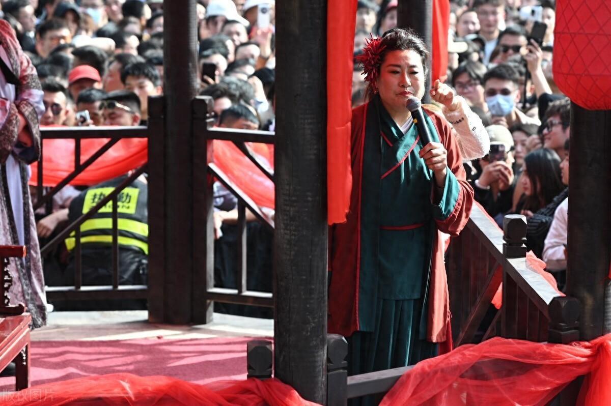 開封王婆:說媒現(xiàn)在變味了
