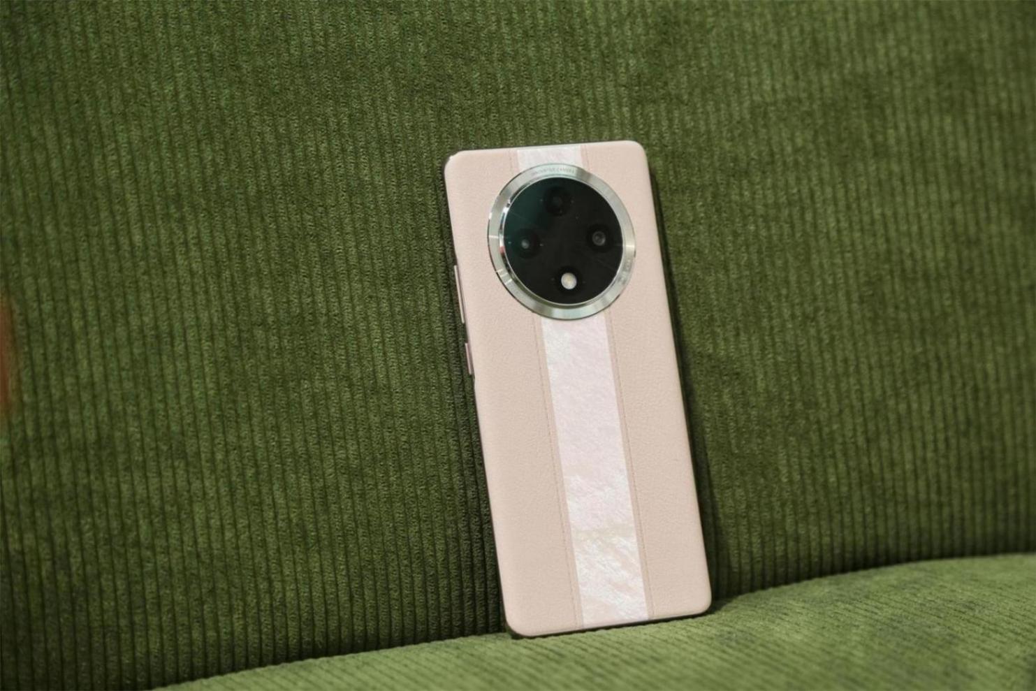 “耐用戰(zhàn)神”有多強?OPPO A3 Pro上手體驗,泡水半小時完好無損