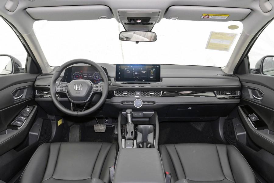兄弟車型為何銷量差別很大?本田雅閣深度對比英仕派,誰更強