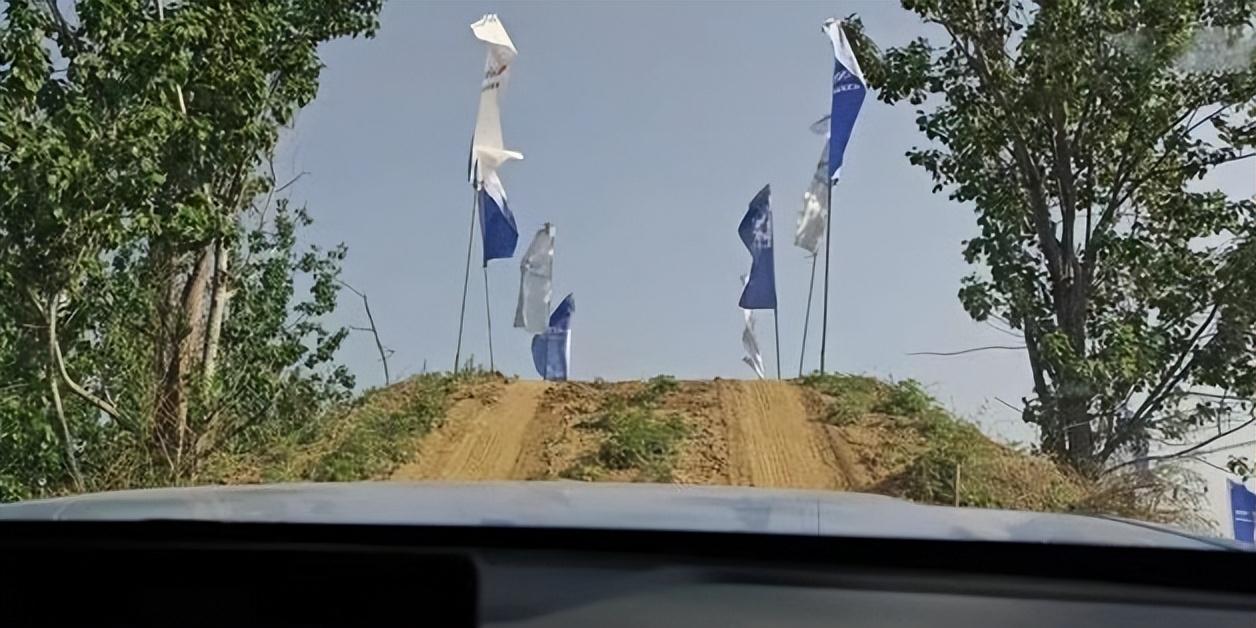 奇瑞iCar 03叢林深度體驗,方盒子造型引領潮流,年輕人新寵!