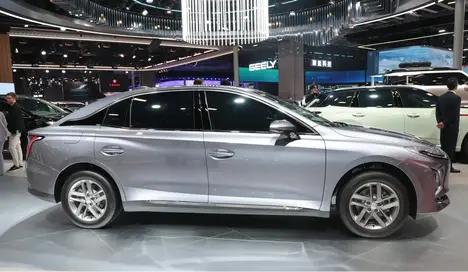 新款紅旗 E-QM5 上海車展亮相,換懷擋 / 續(xù)航 610 公里